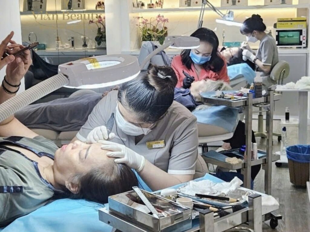Trải Nghiệm Phun Xăm Mày Môi Tại Vian Beauty: Đáng Đồng Tiền Bát Gạo? 3 Vian Beauty - Trung Tâm Phun Xăm Mày Môi Chuyên Nghiệp